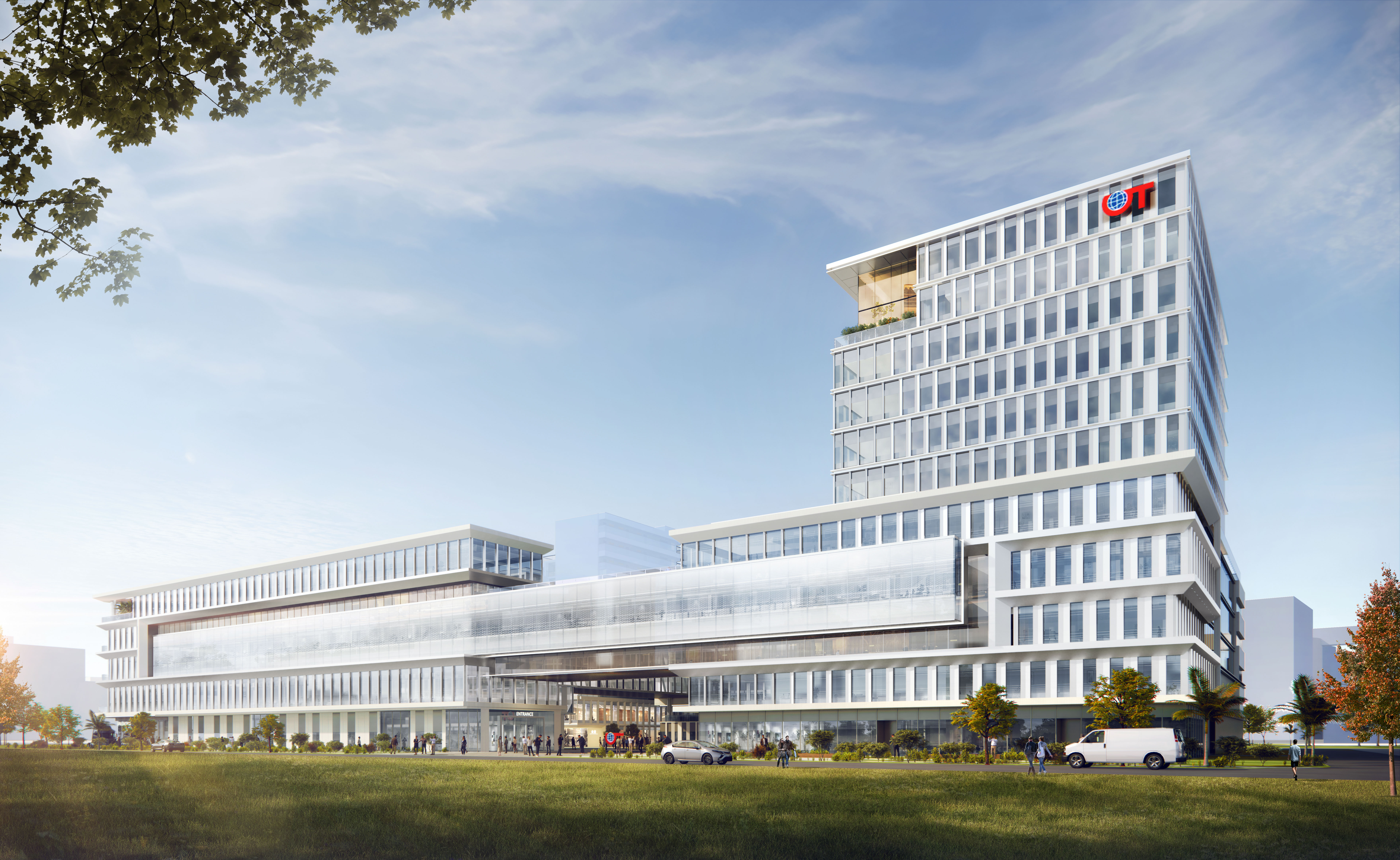 购物中心内现代圆形天花板，中央区域有三角形镜面装饰，周围环绕暖色灯光。